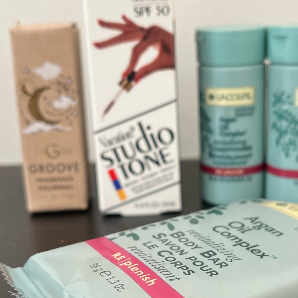 Sassy”s Show Win it Weds Junk drawer mystery box - Picture 3 of 3